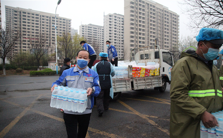 2月25日，山東金格瑞機(jī)械有限公司派代表來到齊魯師范學(xué)院捐贈防疫物資，保障校園防疫物品備足備齊，助力學(xué)校的疫情防控工作。