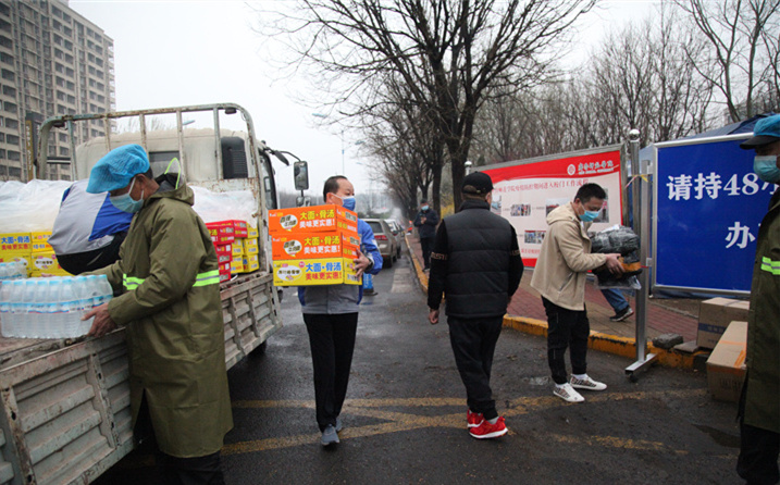 2月25日，山東金格瑞機(jī)械有限公司派代表來到齊魯師范學(xué)院捐贈防疫物資，保障校園防疫物品備足備齊，助力學(xué)校的疫情防控工作。
