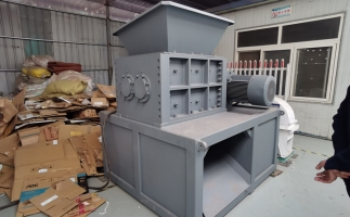 撕碎機(jī)撕碎硬紙殼，全程記錄！